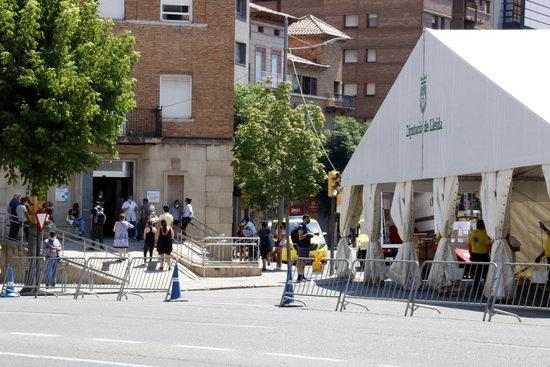 ⏯️ Instal·len una nova carpa a Lleida per reforçar l'atenció covid-19 en Primària