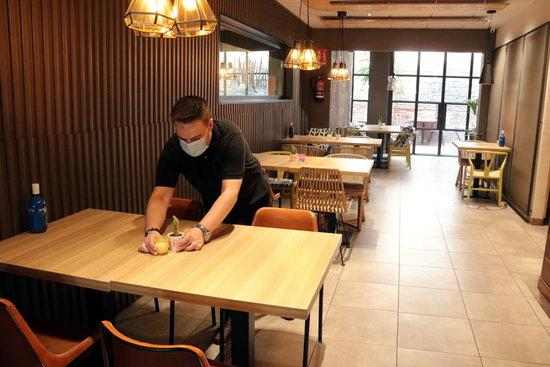 Aixecada la restricció que limitava l'aforament en bars i restaurants al Segrià