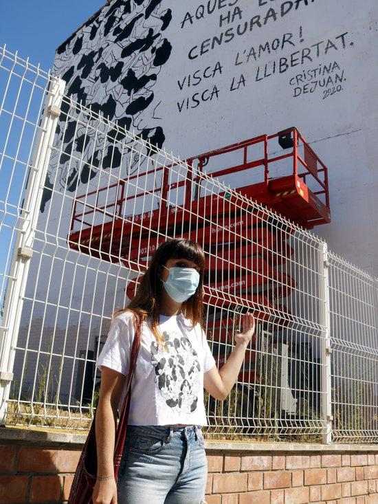 ⏯️ L'artista Cristina Dejuan comença a pintar el seu mural censurat en una nova ubicació a Torrefarrera