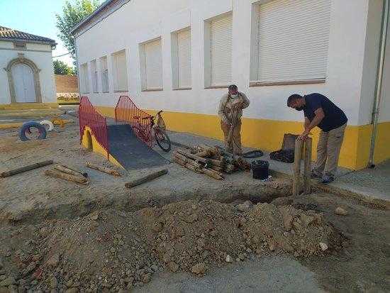 Almacelles divideix en parcel·les els patis escolars per complir amb els protocols sanitaris