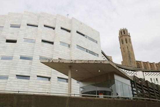 Demanen quatre anys i mig de pressó a dos acusats per delictes d'abusos sexuals