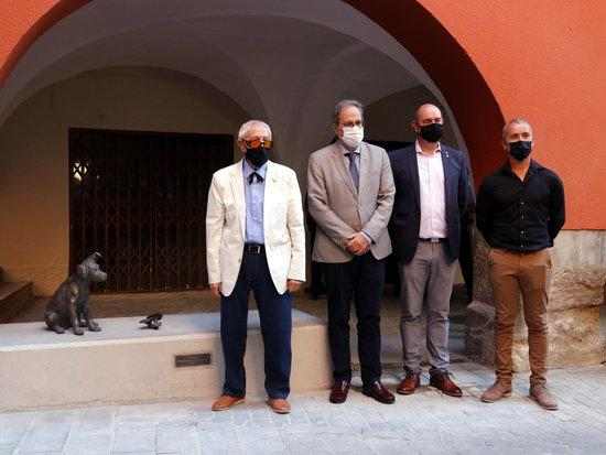 ⏯️ L'Encontats homenatja Josep Vallverdú amb una escultura del popular personatge Rovelló