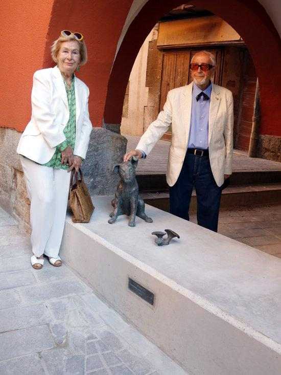 ⏯️ L'Encontats homenatja Josep Vallverdú amb una escultura del popular personatge Rovelló