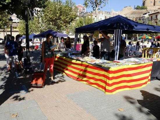 ⏯️ L'Encontats homenatja Josep Vallverdú amb una escultura del popular personatge Rovelló