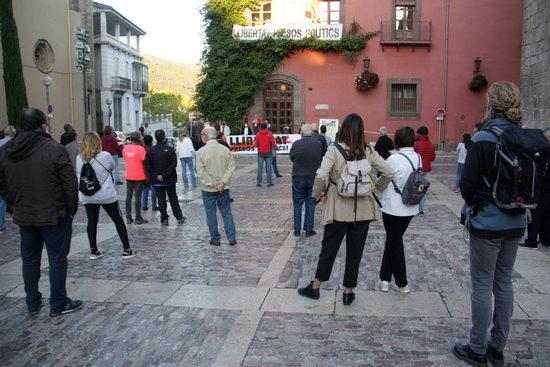 ⏯️ Un centenar de persones es concentra a la Seu d'Urgell en rebuig a la inhabilitació de Torra