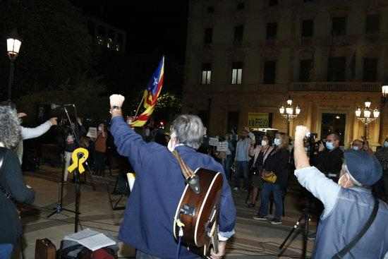 ⏯️ Unes 300 persones es concentren a Lleida contra la inhabilitació de Torra
