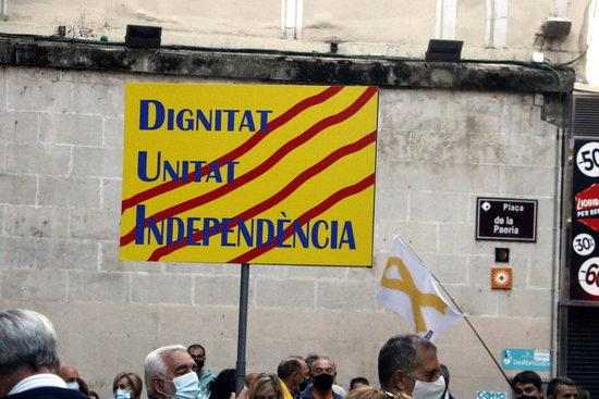 ⏯️ Unes 300 persones es concentren a Lleida contra la inhabilitació de Torra