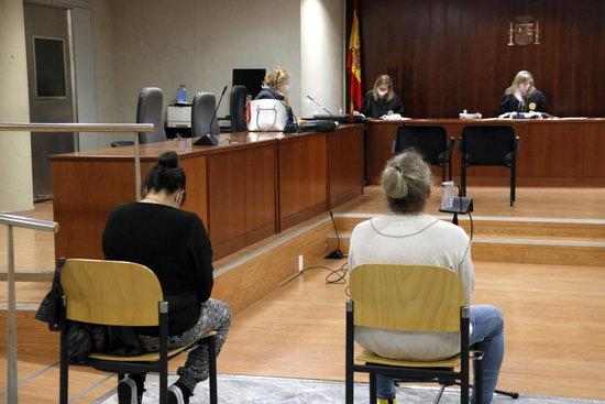 Més de 10 anys de presó per abusar del seu fillastre i 5 anys per la mare per no denunciar-ho