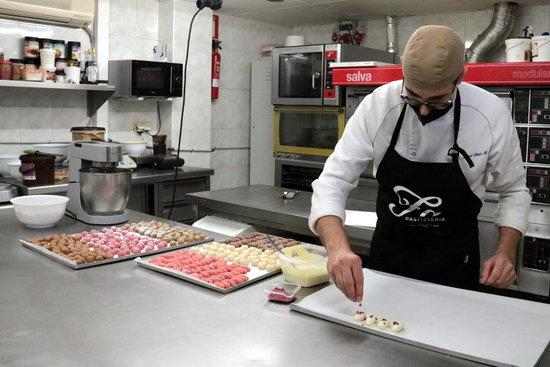 ⏯️ Els pastissers adapten la comercialització dels panellets amb optimisme