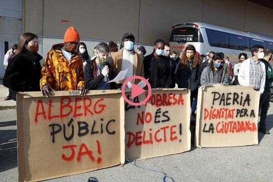 ⏯️ Entitats socials es concentren a la Fira de Lleida per exigir un alberg públic