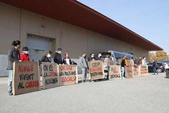 ⏯️ Entitats socials es concentren a la Fira de Lleida per exigir un alberg públic