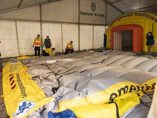Retiren la carpa de suport al CUAP Prat de la Riba de Lleida