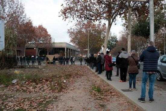 ⏯️ Llarga cua a Lleida per participar en el cribratge amb test ràpid de covid-19