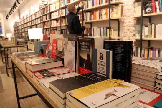 ⏯️ Editors i llibreters consideren "incomprensible" la nova resolució del Govern que afecta directament al sector