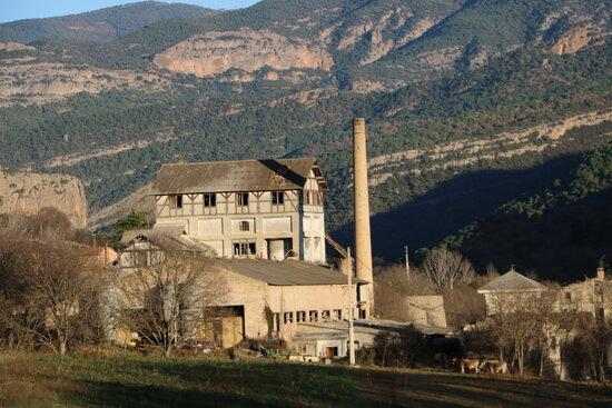 Preocupació davant el possible enderroc de la cimentera centenària de la Pobla de Segur