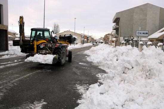 ⏯️ Pobles de les Garrigues acceleren la retirada de neu per evitar la formació de gel