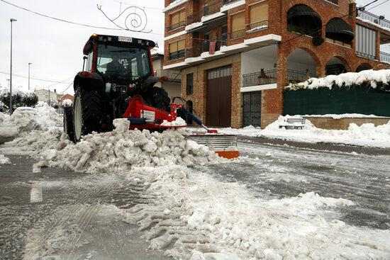 ⏯️ Pobles de les Garrigues acceleren la retirada de neu per evitar la formació de gel