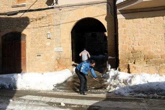 ⏯️ Pobles de les Garrigues acceleren la retirada de neu per evitar la formació de gel