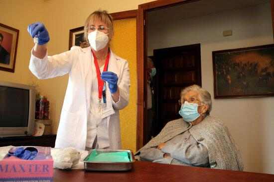 ⏯️ Vacunar al món rural, una dificultat afegida pel trasllat del vaccí i la dispersió de les masies