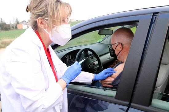 ⏯️ Vacunar al món rural, una dificultat afegida pel trasllat del vaccí i la dispersió de les masies