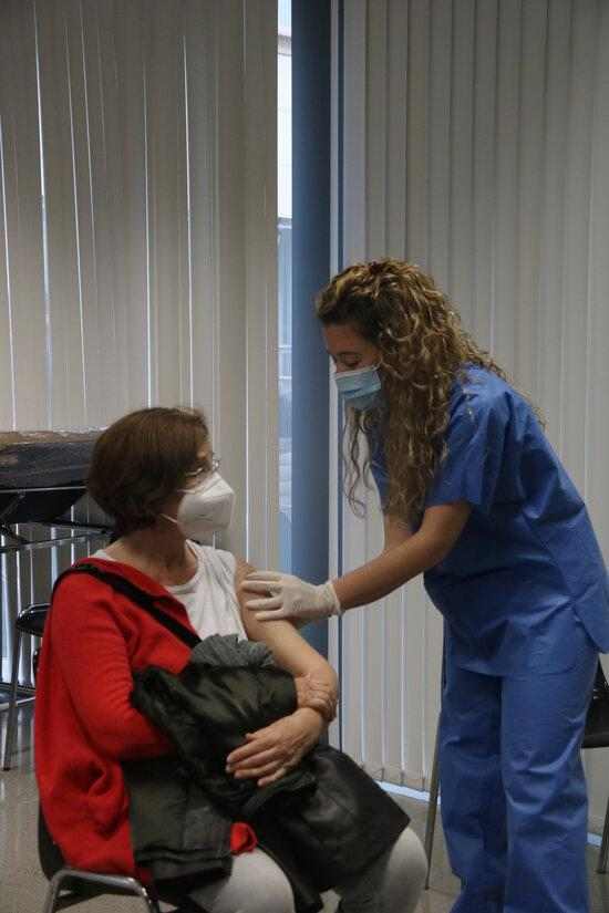 ⏯️ La vacunació de la població d'entre 70 i 79 anys serà més lenta, en comparació a la dels majors de 80 anys