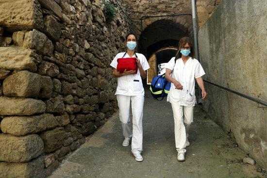 ⏯️ Així es vacuna al món rural: servei a domicili i recorreguts a peu per fer arribar les dosis