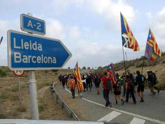 Centenars de persones reivindiquen el llegat de l'1-O en la Marxa de Ponent