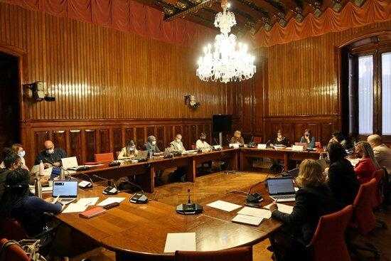 Els telèfons d'ajuda psicològica oferiran atenció a través de Whatsapp per acostar-se als joves