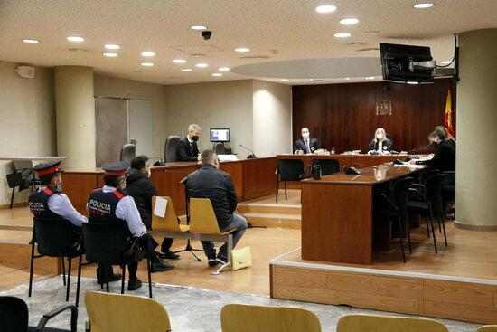 L'acusat de violar i maltractar la dona i d'abusar de la filla a l'Urgell va dir que les mataria