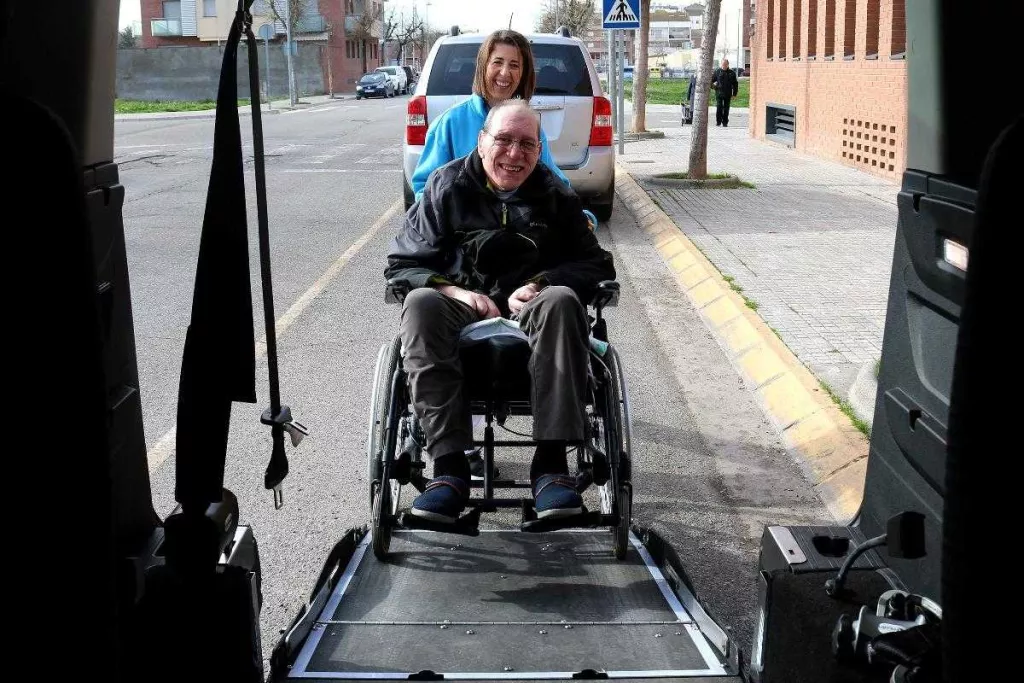 L'ACUDAM adquireix un vehicle adaptat amb l'ajuda de la Diputació