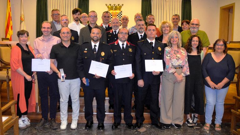 Mollerussa condecora set agents de la Policia Local, un mosso i el tècnic Ramon Xinxó