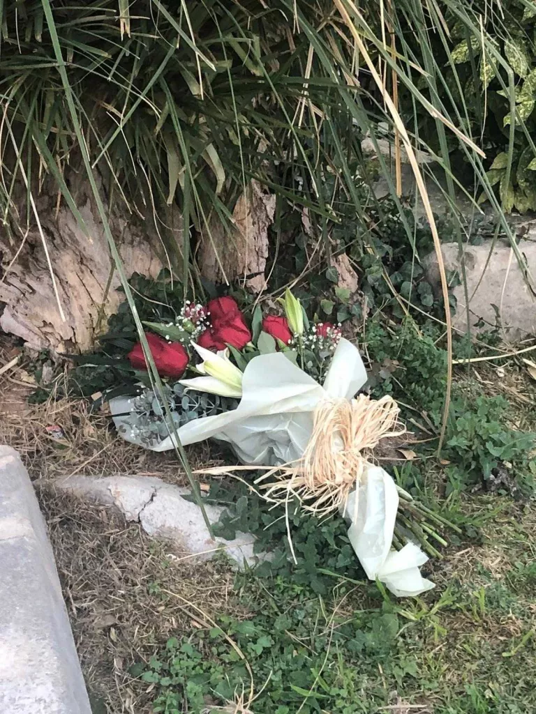 Ofrena floral i repic de campanes a Bellpuig com a homenatge dels bombardejos del 1939