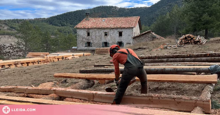 ⏯️ Aposten per l'ús de fusta de quilòmetre zero per reformar el Refugi de Cuberes i, alhora, gestionar el bosc de l'entorn
