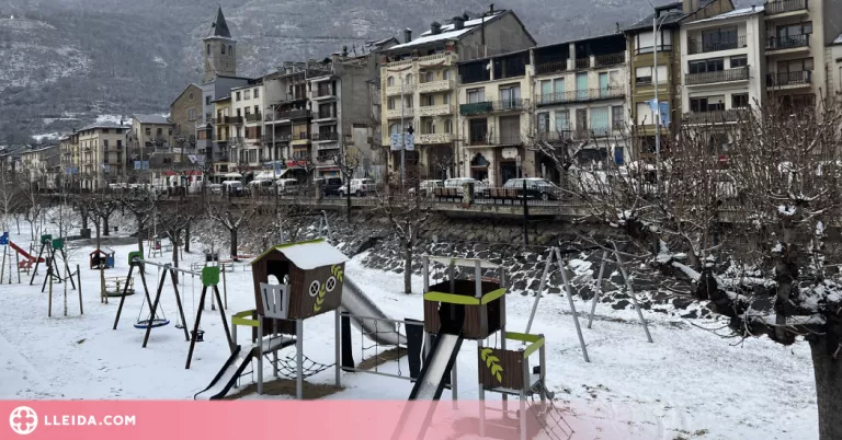 La neu arriba a cotes per sota dels 600 metres a les comarques pirinenques