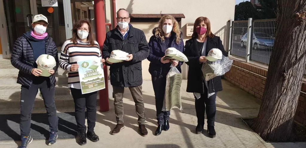 Els escolars de Benavent es posen la gorra contra el càncer infantil