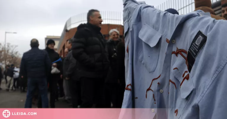 ⏯️ Un centenar de treballadors de la presó de Ponent protesten per les agressions que han patit i les condicions laborals