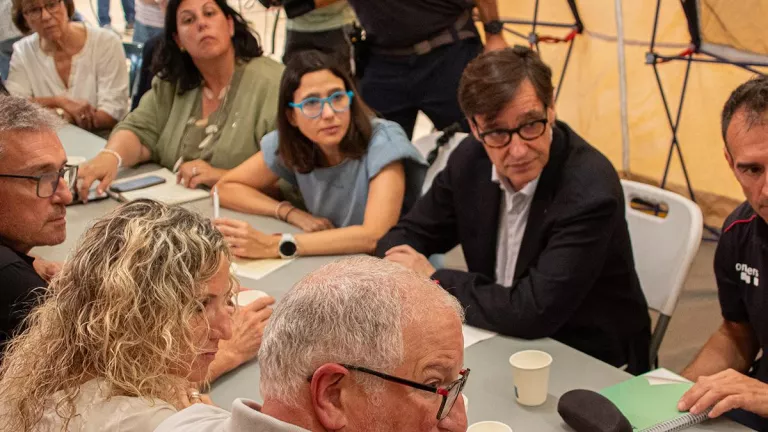 Illa alerta que serà un “estiu complicat” i Bombers treballen per controlar el flanc dret de l’incendi