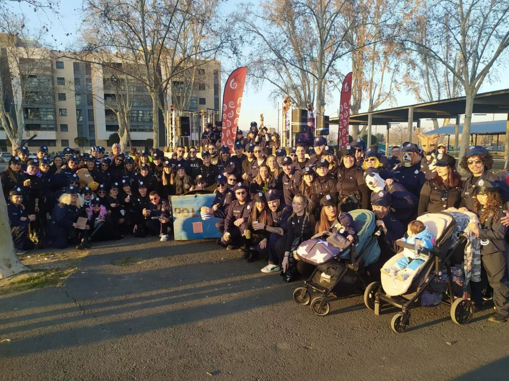 Prop de 150 alumnes de la ‘Boja Acadèmia Caragolera’ de la Fecoll surten de Carnaval