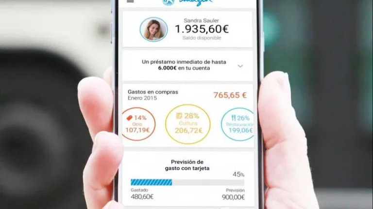 CaixaBank llança un nou banc sols per telèfon mòbil