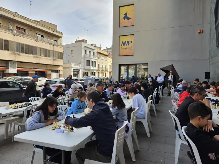 Mollerussa celebra la primera edició de l'Enroca’t Sense Barreres amb un centenar de participants