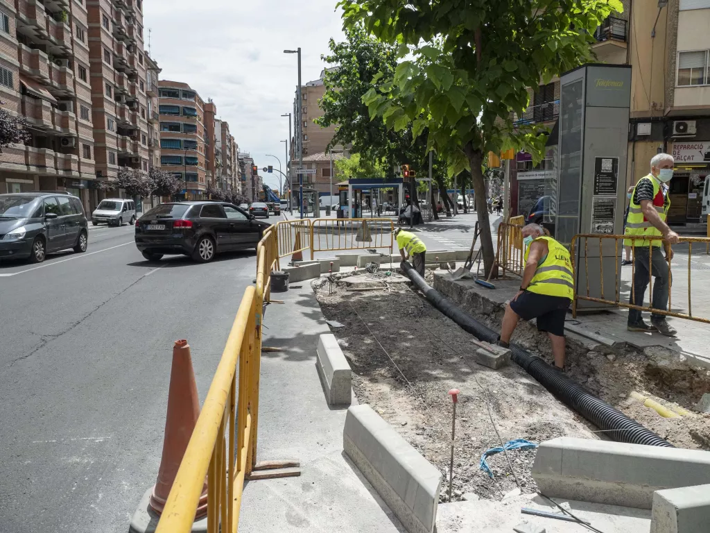 Obres per millorar la seguretat viària al Clot, amb un nou pas de vianants a Príncep de Viana