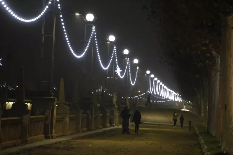 La Paeria inicia la instal·lació dels llums de Nadal al Pont de Pardinyes