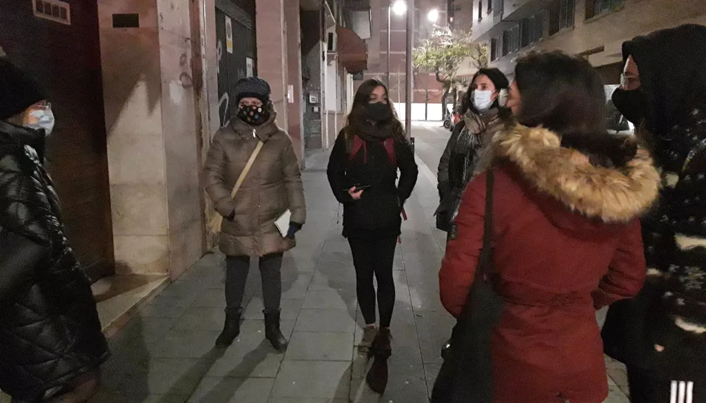 Grups de dones recorren de nit zones d'oci nocturn de Lleida per detectar elements i espais insegurs