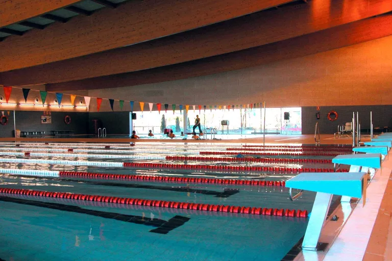 Tàrrega busca solucions alternatives al tancament forçós de la piscina coberta municipal