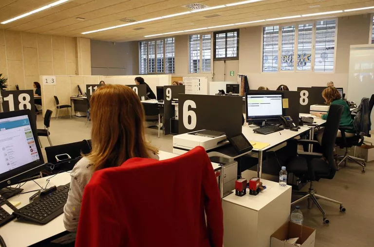 Cita prèvia ‘online’ per a onze tipus de tràmits a les oficines municipals