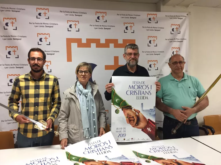 Moros i Cristians, a punt de batalla