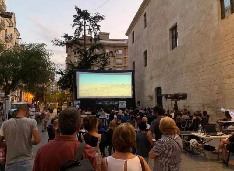 Cinema solidari als carrers de Lleida