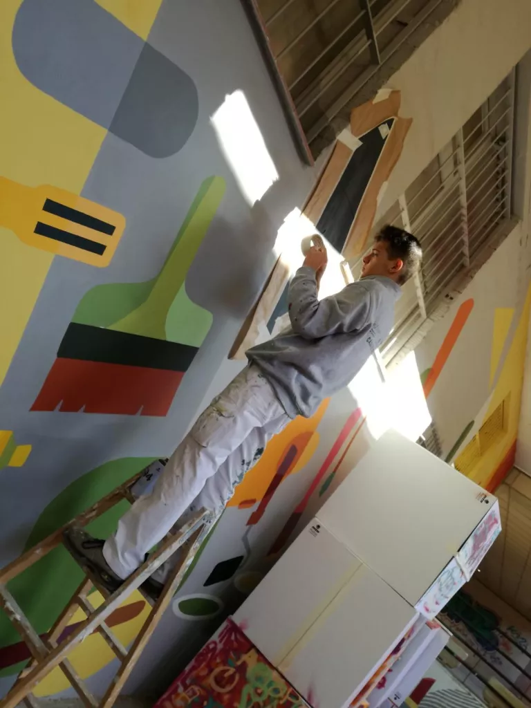 Taller de grafit i pintura mural pels alumnes treballadors del programa Casa d’Oficis Treball als Barris de l’IMO