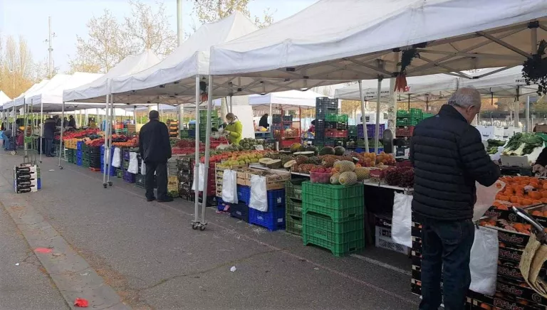 Unió de Pagesos critica que es prohibeixin mercats de productes frescos a l'aire lliure