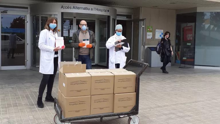 La Paeria reparteix 1.600 exemplars de l’Escata de Drac als centres sanitaris i als voluntaris